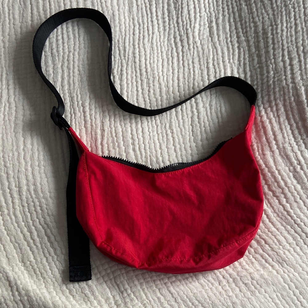 BAGGU Red Small Crescent short strap